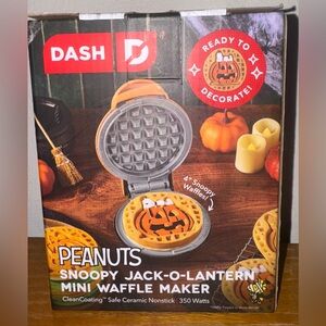 Dash x Snoopy Jack-O-Lantern Mini Waffle Maker